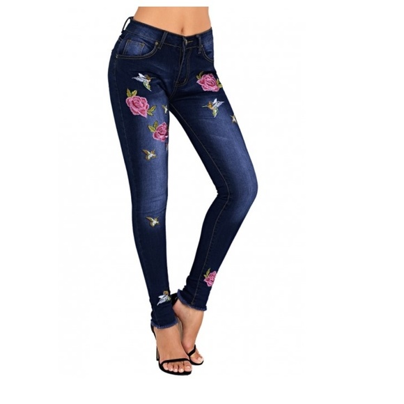 🔥 Rose Embroidered Frayed Ankle Skinny Jeans - Picture 5 of 5